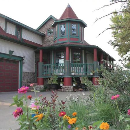 The Enchanted River Cottage - River - Luxurious Cottage - Jacuzzi Drumheller Esterno foto